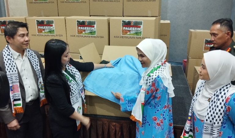 BAKAT ATM hulur bantuan selimut dan tuala ke Palestin