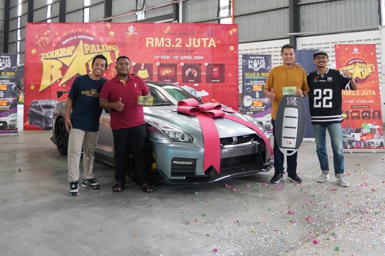 Nissan GTR R35 Terrrrpaling Raya Bulan Bintang milik penjawat awam dari Terengganu