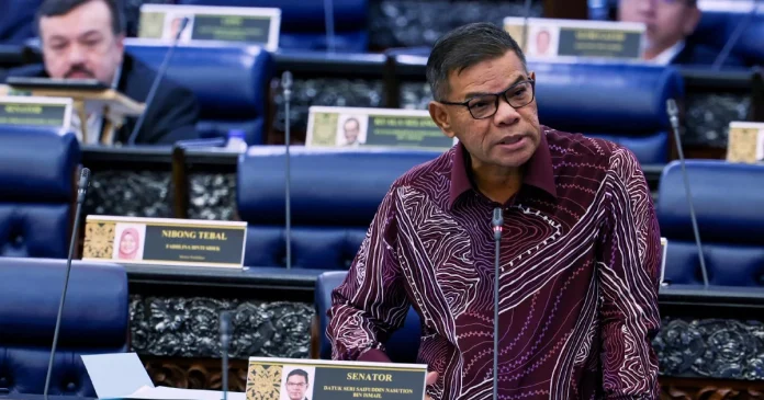 Gara-Gara Baju Batik, Saifuddin Angguk Lepas Kena Tegur Dengan PM